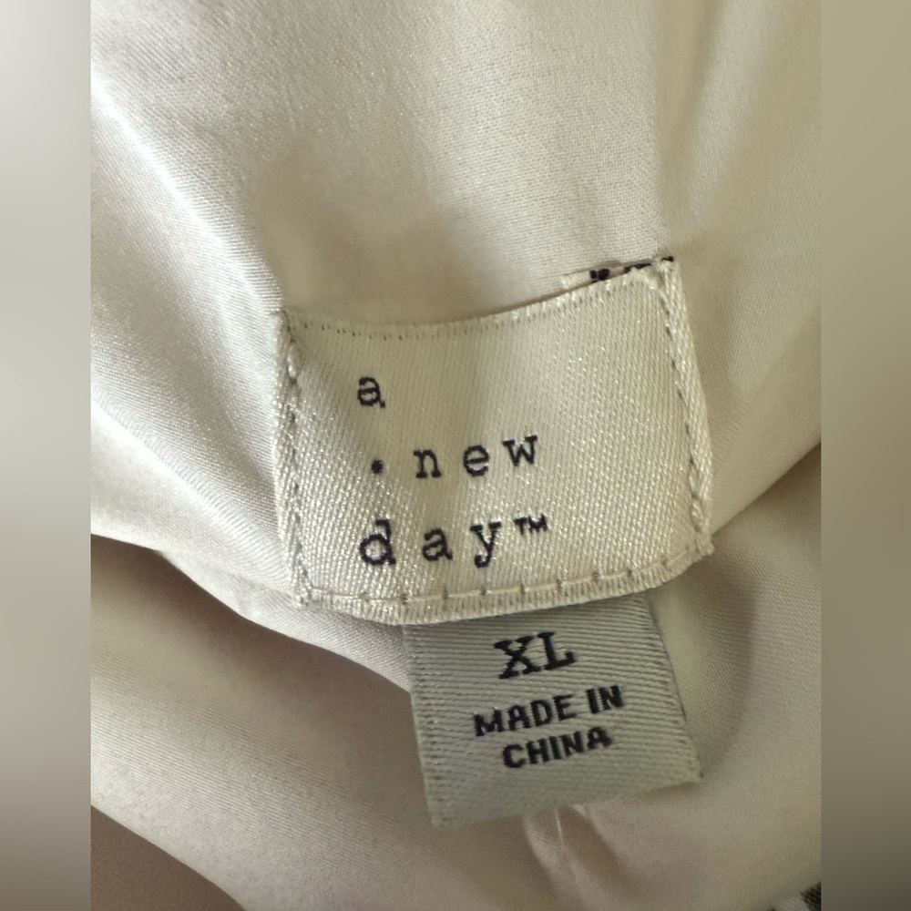 A New Day Stylish Cream Button-Up Vest New With Tags Size XL - Picture 3 of 4